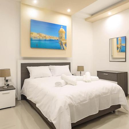 Luxurious Duplex Seafront Apt W Amazing Sea Views Бірзеббуджа Екстер'єр фото